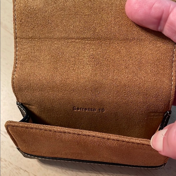 Lowepro Camera Case Sorrento 10 Black Ultra-Compact - Leather w/ Suede Lining - Picture 6 of 7